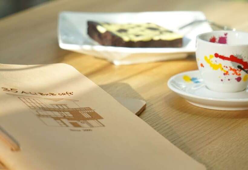 تختخواب و صبحانه 35 A Li Bnb