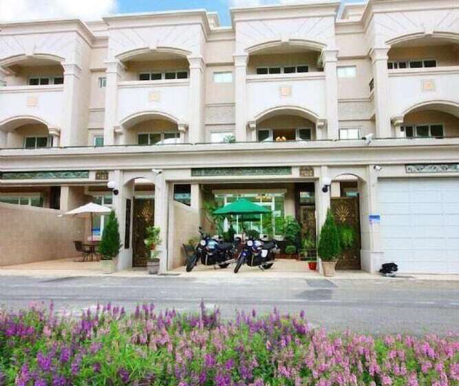 تختخواب و صبحانه The Bay House