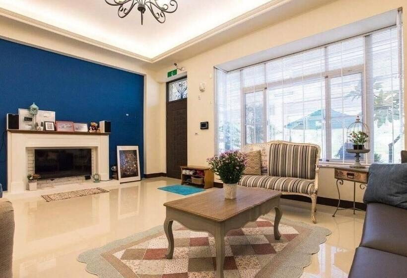 تختخواب و صبحانه The Bay House