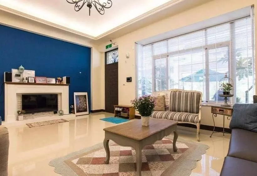 تختخواب و صبحانه The Bay House