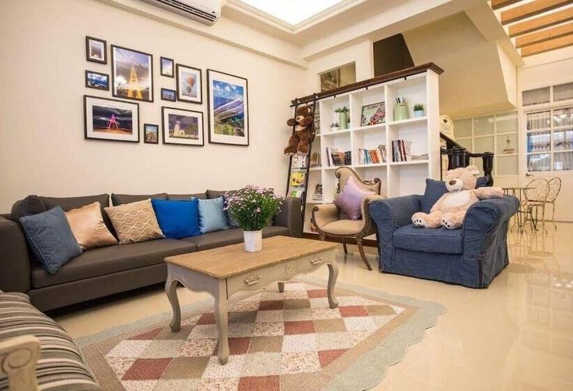 تختخواب و صبحانه The Bay House