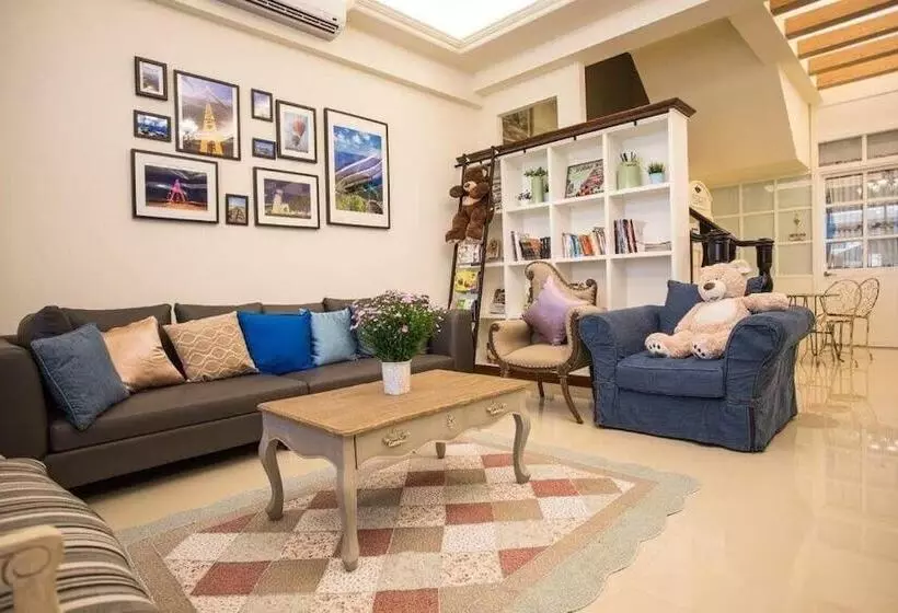 تختخواب و صبحانه The Bay House