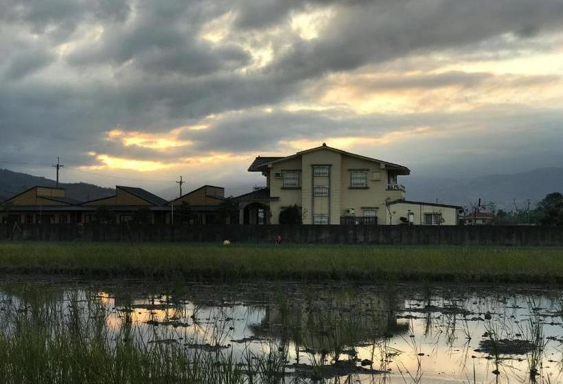 تختخواب و صبحانه Easy Home Stay