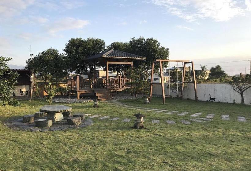 تختخواب و صبحانه Easy Home Stay