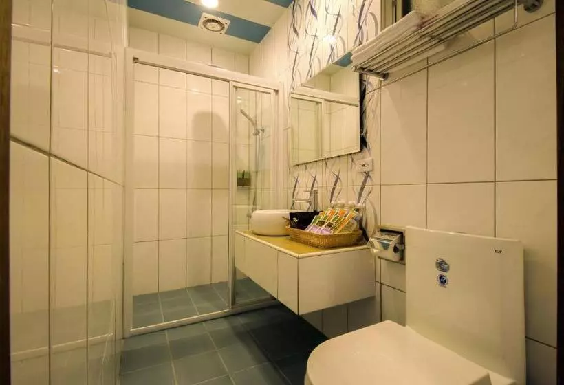 تختخواب و صبحانه Easy Home Stay