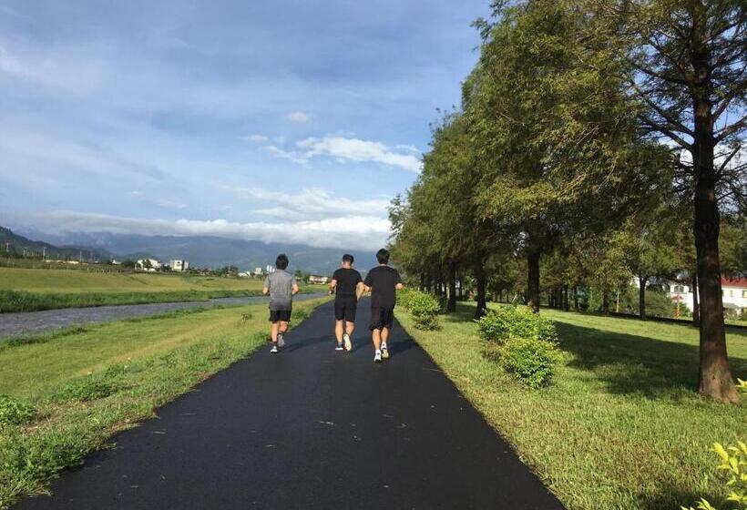 تختخواب و صبحانه Easy Home Stay