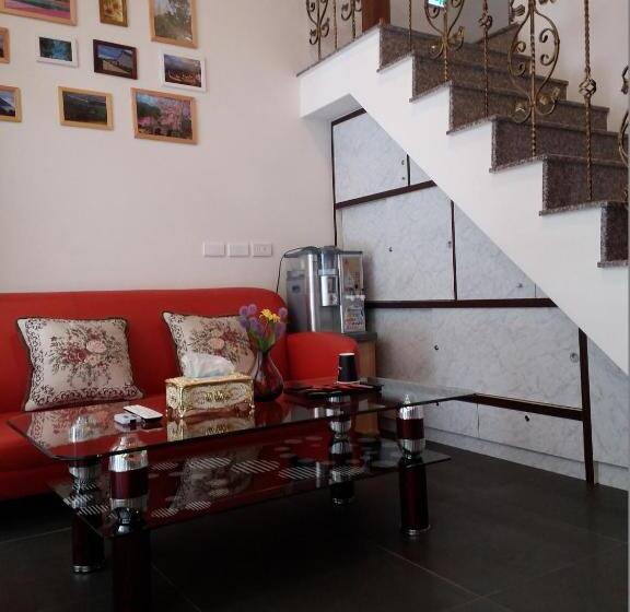 تختخواب و صبحانه Good Mood Cottage