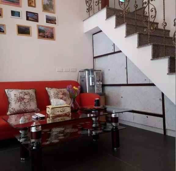 تختخواب و صبحانه Good Mood Cottage