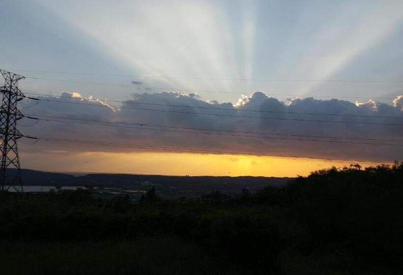 تختخواب و صبحانه Good Mood Cottage