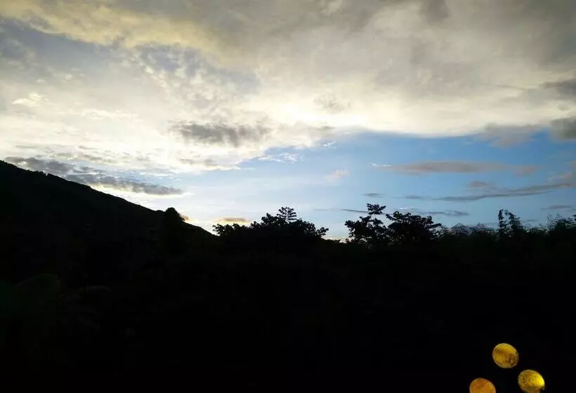 تختخواب و صبحانه Kingtaiwan