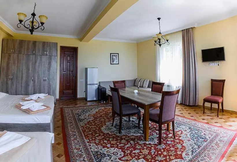 تختخواب و صبحانه Mount Villa Kvariati