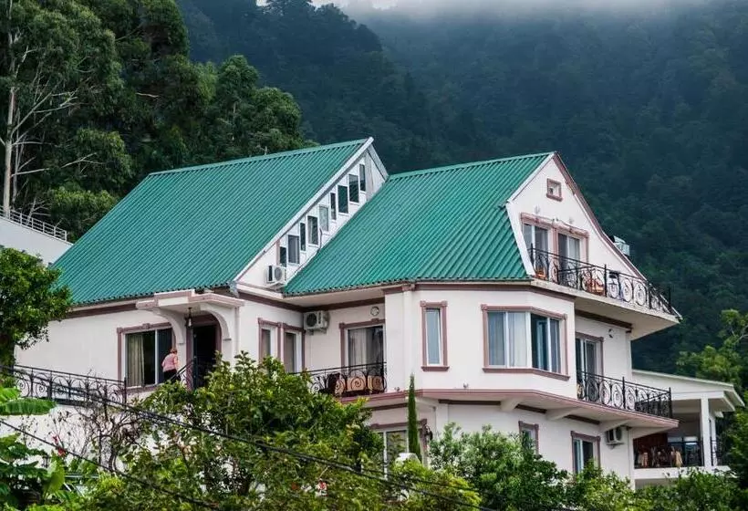 تختخواب و صبحانه Mount Villa Kvariati