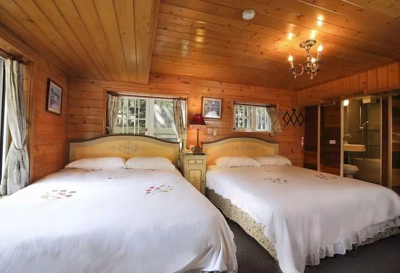 هتل Cingjing Hanging Garden & Resort