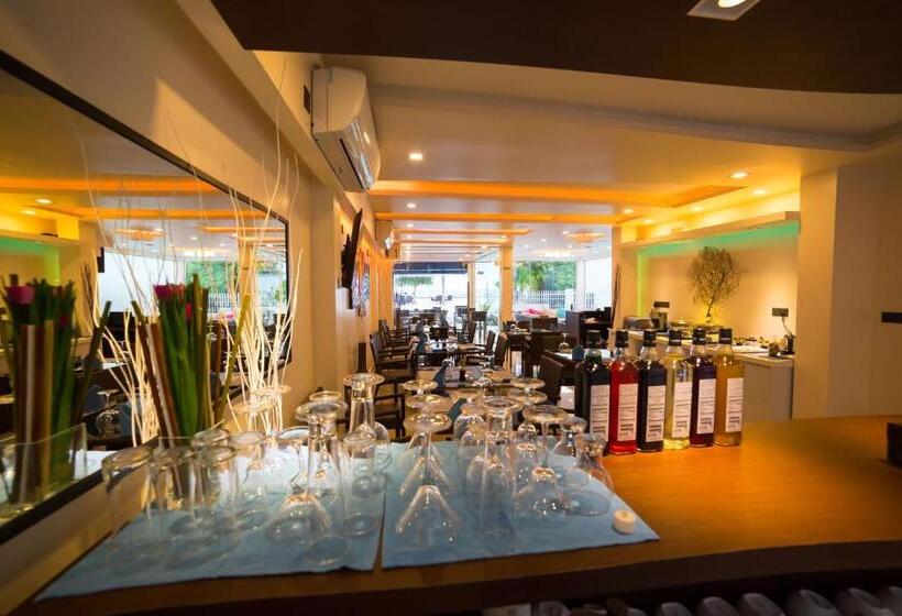 هتل Whiteharp Beach Inn