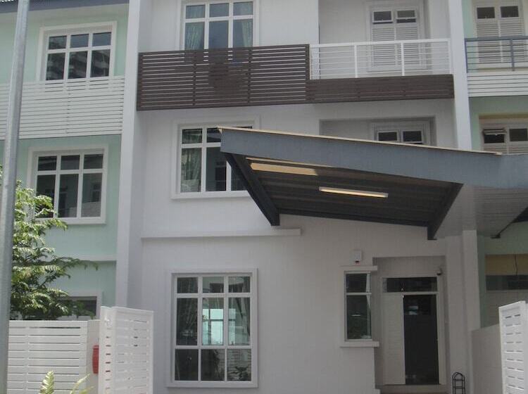 Shamrock Beach Villas Penang Seaview