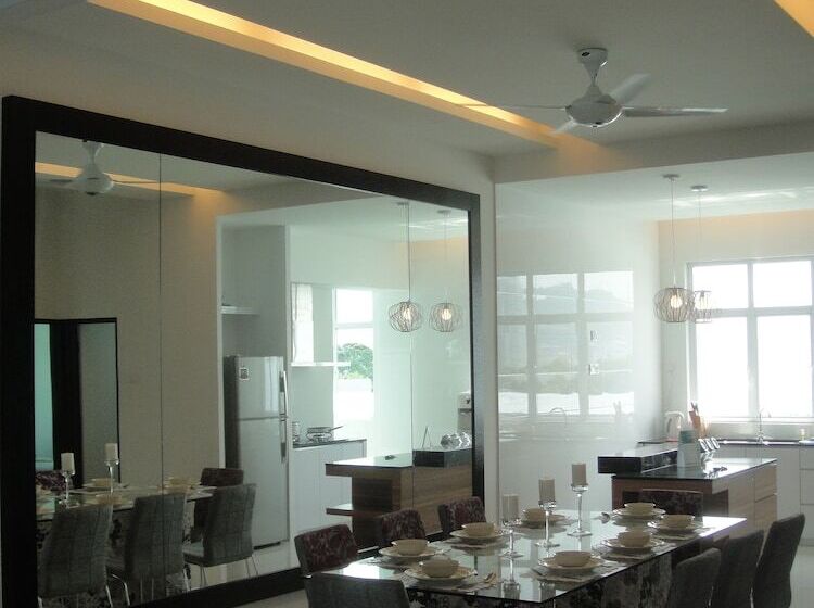 Shamrock Beach Villas Penang Seaview