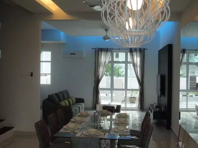 Shamrock Beach Villas Penang Seaview