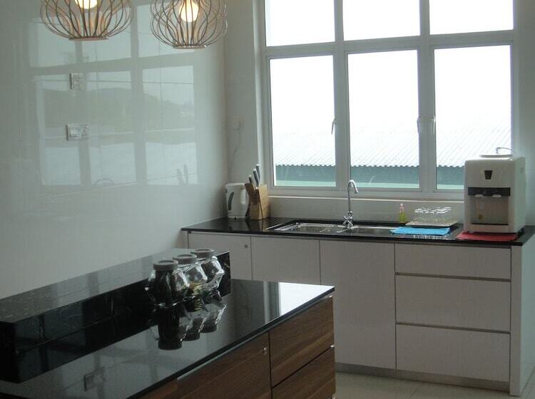 Shamrock Beach Villas Penang Seaview