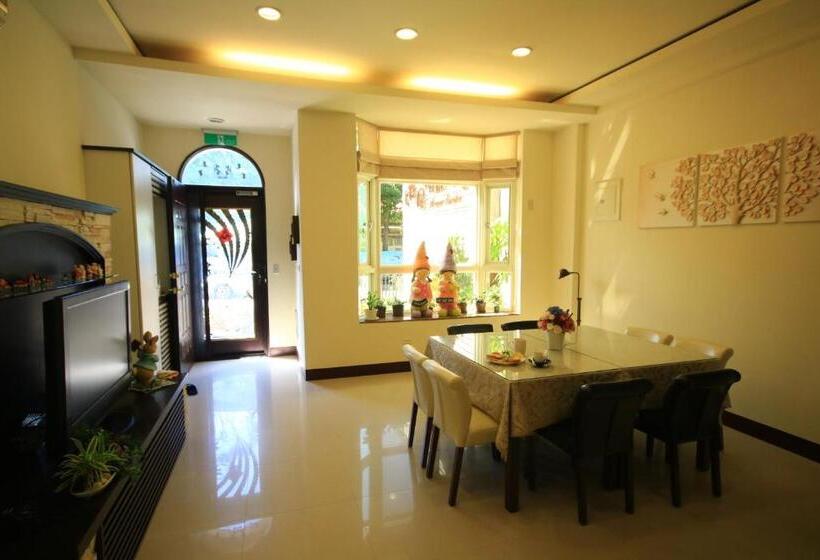 تختخواب و صبحانه Sunny Breeze Garden Homestay