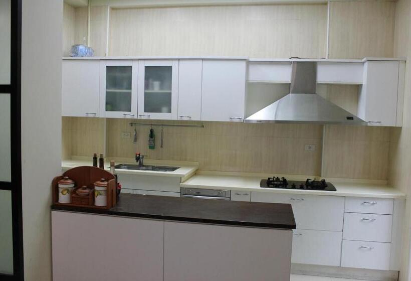تختخواب و صبحانه Sunny Breeze Garden Homestay