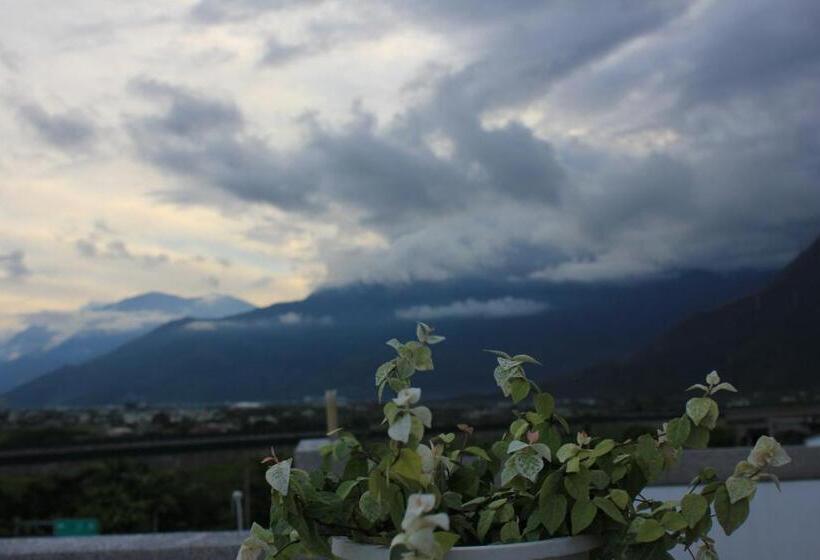 تختخواب و صبحانه Sunny Breeze Garden Homestay