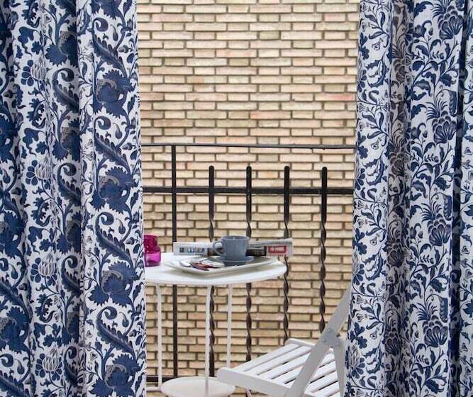 هتل 8rooms Madrid