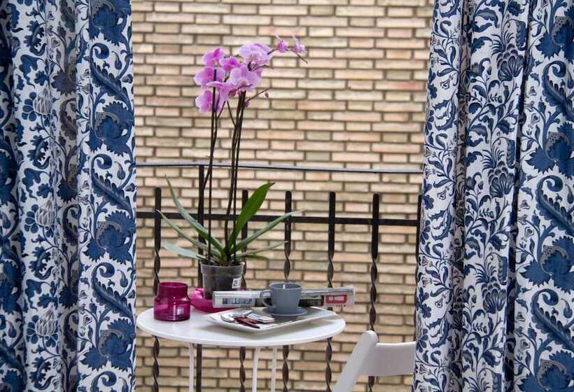 هتل 8rooms Madrid