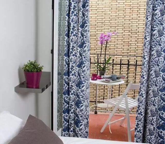 هتل 8rooms Madrid
