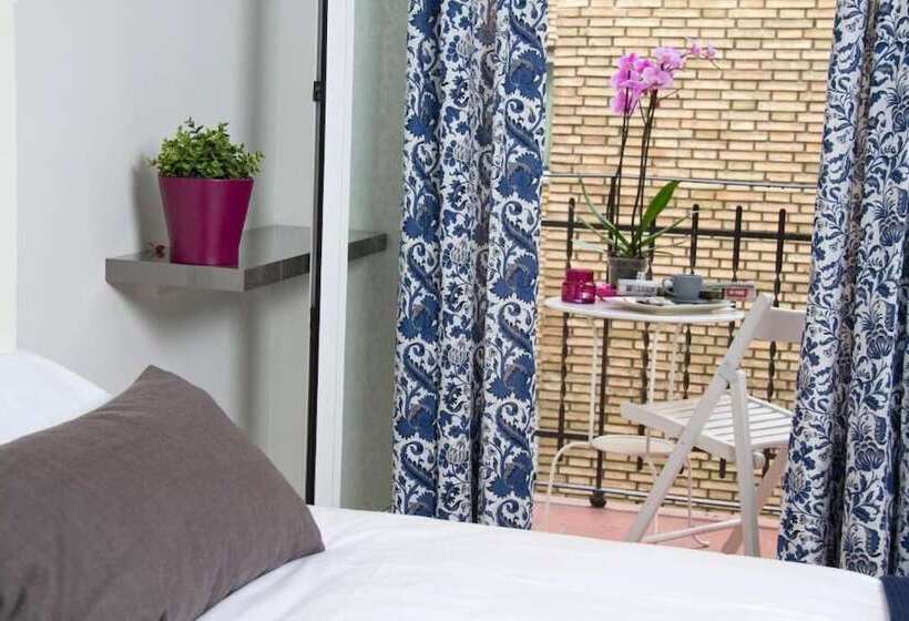 هتل 8rooms Madrid