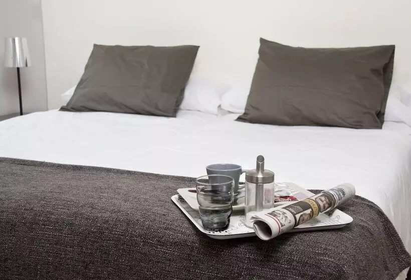 هتل 8rooms Madrid