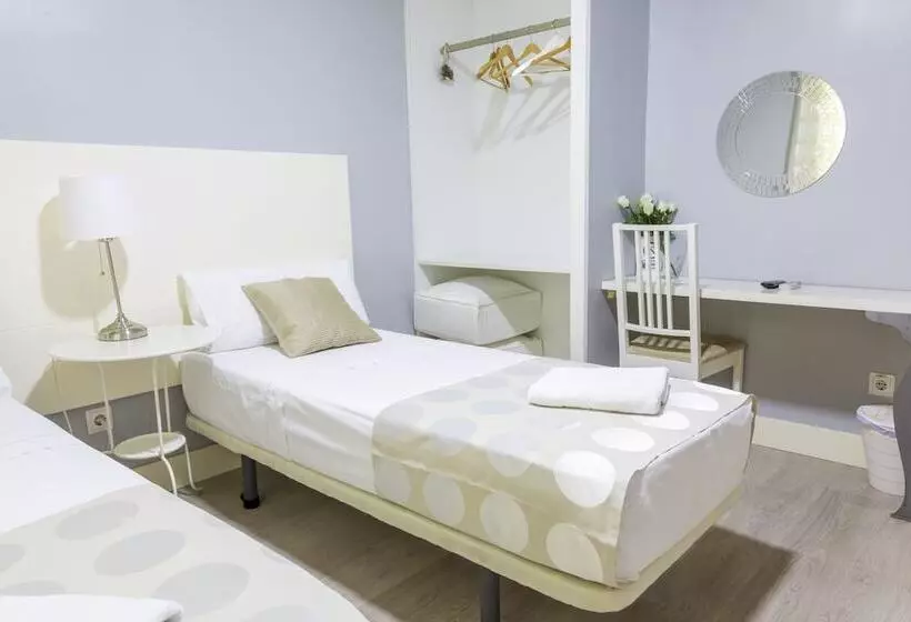 هتل 8rooms Madrid
