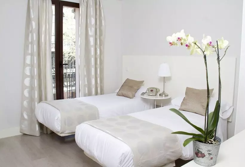 هتل 8rooms Madrid