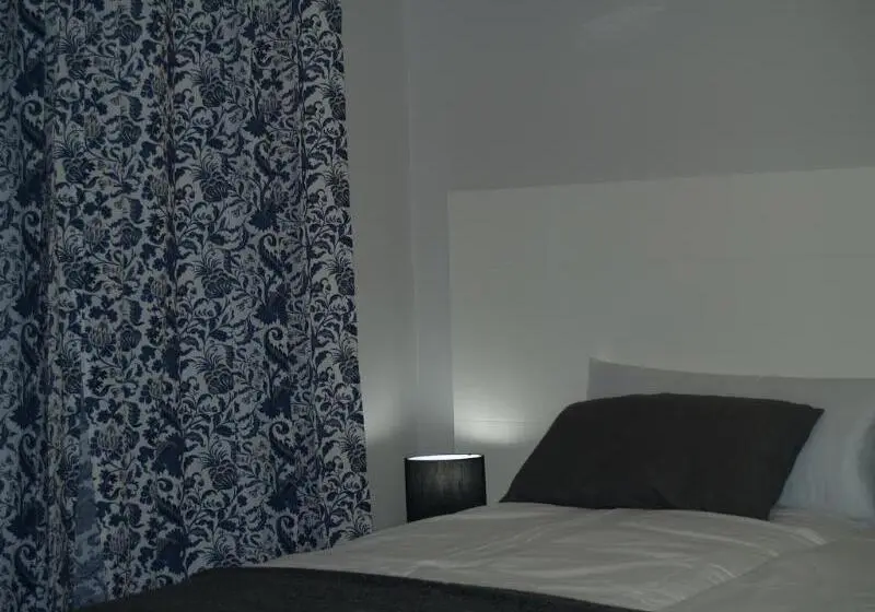 هتل 8rooms Madrid