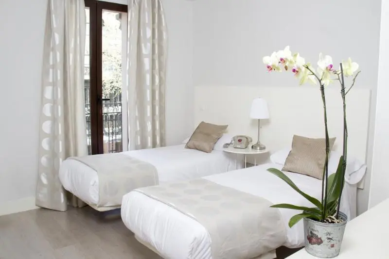 هتل 8rooms Madrid
