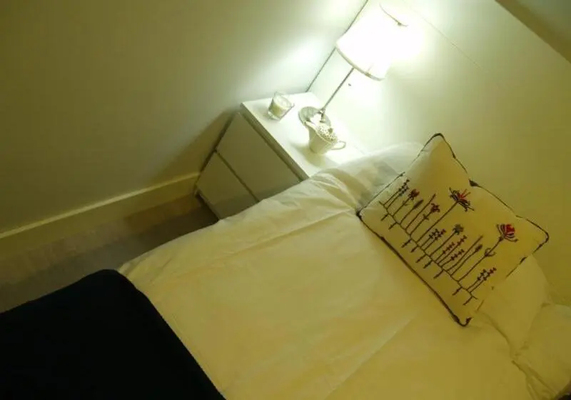 هتل 8rooms Madrid