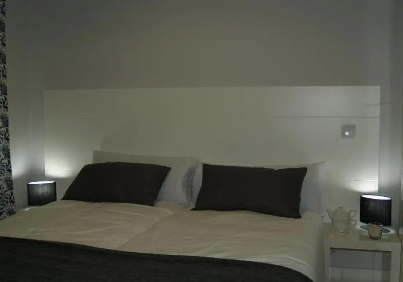 هتل 8rooms Madrid