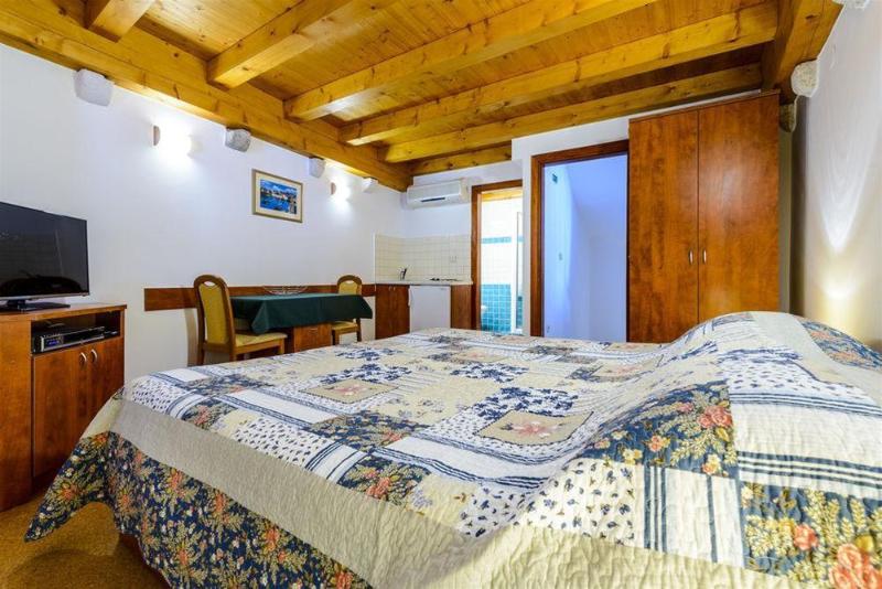 Отель Apartments Pavisa