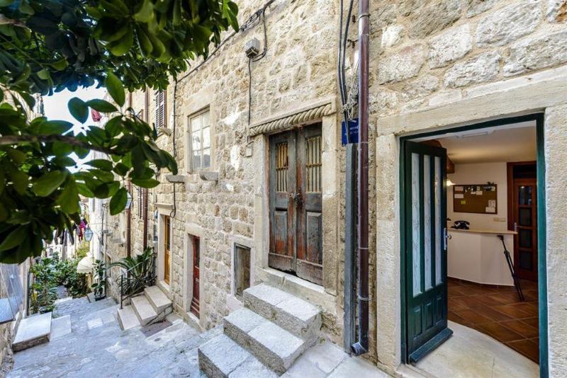 Отель Apartments Pavisa