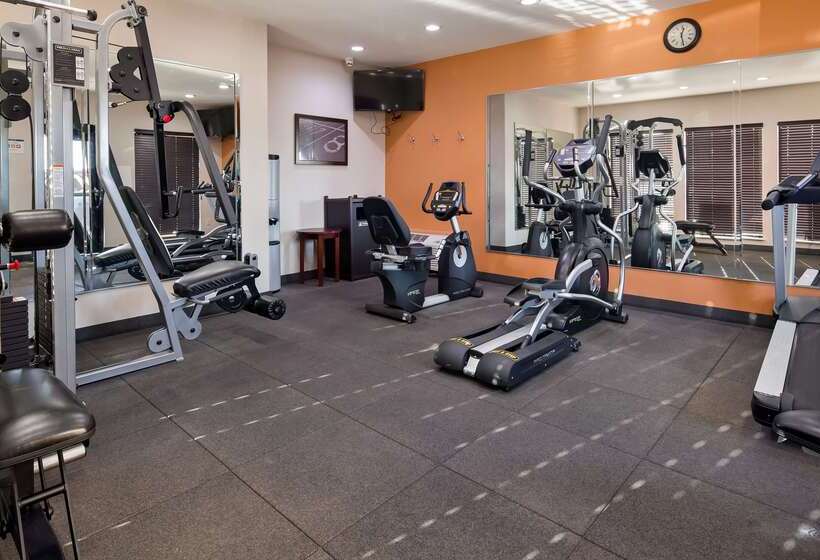 Отель Best Western Plus Spring Inn & Suites