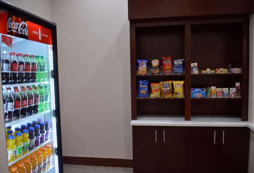 Отель Best Western Plus Spring Inn & Suites