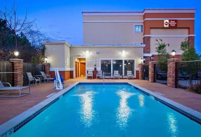 Отель Best Western Plus Spring Inn & Suites