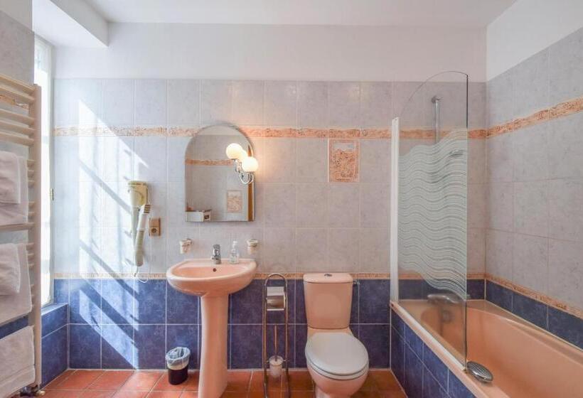 בית מלון כפרי Domaine D'essendiéras