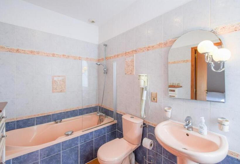 בית מלון כפרי Domaine D'essendiéras