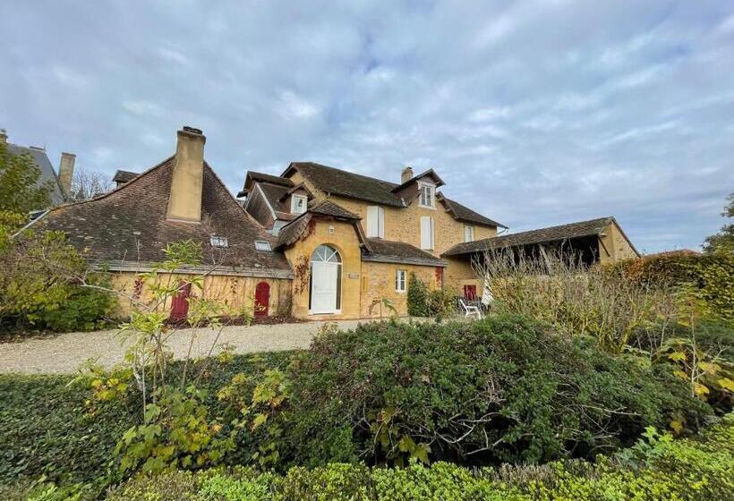 בית מלון כפרי Domaine D'essendiéras