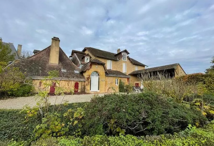 Hotelli Domaine D'essendiéras