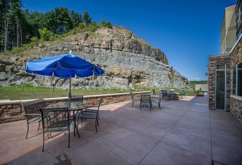 Отель Fairfield By Marriott Cambridge