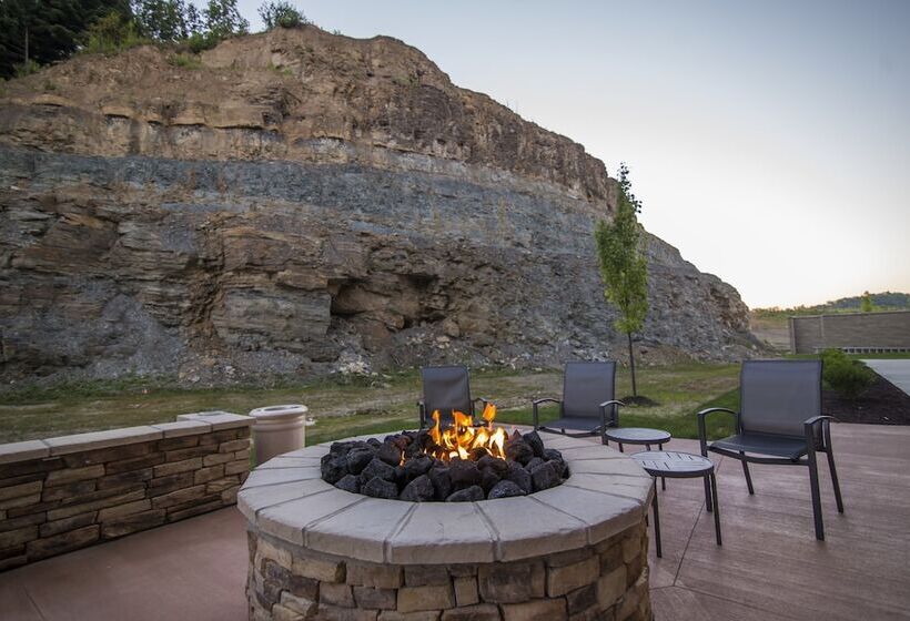 Отель Fairfield By Marriott Cambridge