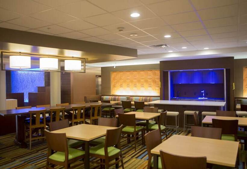 Отель Fairfield By Marriott Cambridge