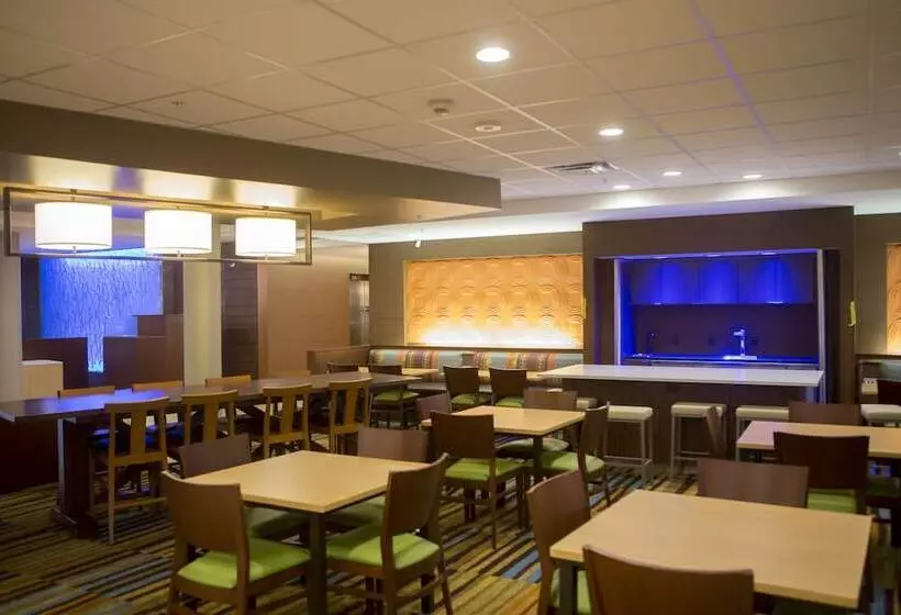 ホテル Fairfield By Marriott Cambridge