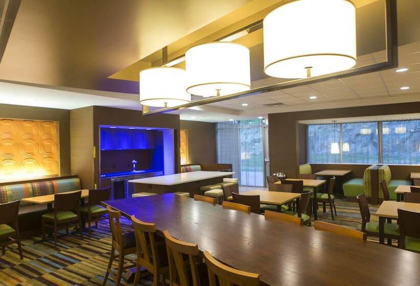 Отель Fairfield By Marriott Cambridge